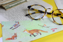 Lade das Bild in den Galerie-Viewer, Reinigungstuch - Waldtiere - Microfasertuch für Brillen, Bildschirme und Objektive - Fuchs, Eichhörnchen, Eule - Eigene Illustration