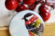 Lade das Bild in den Galerie-Viewer, Magnet - Kohlmeise mit Schal im Schnee - Eigene Illustration