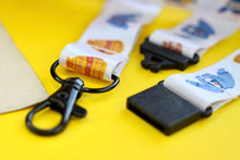 Lade das Bild in den Galerie-Viewer, Schlüsselband - Gemütliche Pullover - Weihnachtspullis - Herbst, Winter - Cozy Sweaters -Sicherheitsverschluss - Eigene Illustrationen