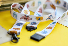 Lade das Bild in den Galerie-Viewer, Schlüsselband - Gemütliche Pullover - Weihnachtspullis - Herbst, Winter - Cozy Sweaters -Sicherheitsverschluss - Eigene Illustrationen