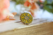 Lade das Bild in den Galerie-Viewer, Emaille Pin - Minipin - Sonnenblume - Geschenk für beste Freundin