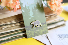 Lade das Bild in den Galerie-Viewer, Emaille Pin - Minipin - Waschbär - Adventskalender befüllen