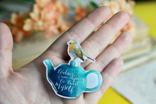 Lade das Bild in den Galerie-Viewer, Kühlschrankmagnet - Rotkehlchen auf Teekanne - Affirmation - Eigene Illustration