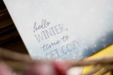 Lade das Bild in den Galerie-Viewer, Postkarte - Kohlmeise im Schnee - Vogel mit Schal - hello winter - Weihnachten Winter - Eigene Illustration