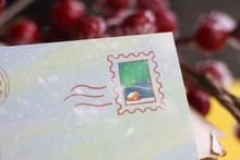 Lade das Bild in den Galerie-Viewer, Postkarte - Hase im Schnee - Polarlichter - Berglandschaft mit Hütte - warm and cozy holiday - Weihnachten Winter - Eigene Illustration