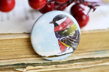 Lade das Bild in den Galerie-Viewer, Magnet - Kohlmeise mit Schal im Schnee - Eigene Illustration