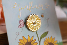 Lade das Bild in den Galerie-Viewer, Emaille Pin - Minipin - Sonnenblume - Geschenk für beste Freundin