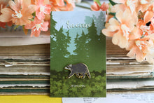 Lade das Bild in den Galerie-Viewer, Emaille Pin - Minipin - Waschbär - Adventskalender befüllen