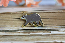 Lade das Bild in den Galerie-Viewer, Emaille Pin - Minipin - Waschbär - Adventskalender befüllen