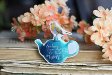 Lade das Bild in den Galerie-Viewer, Kühlschrankmagnet - Rotkehlchen auf Teekanne - Affirmation - Eigene Illustration