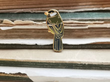 Lade das Bild in den Galerie-Viewer, Emaille Pin - Minipin - Kohlmeise - Little Birdies Collection