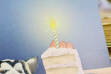 Lade das Bild in den Galerie-Viewer, Postkarte - Geburtstagskarte mit Hund und Torte - Handgemalte Illustration