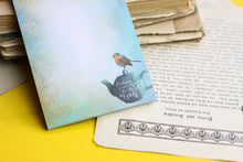 Lade das Bild in den Galerie-Viewer, Notizblock - Rotkehlchen auf Teekanne - Affirmation - Trust Myself - A6 - 50 Seiten - Handgemalte Illustration
