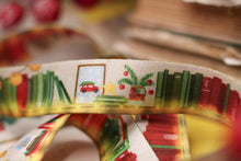 Lade das Bild in den Galerie-Viewer, Schlüsselband - Weihnachts Bücherregal - Sicherheitsverschluss - Eigene Illustrationen - Adventskalender befüllen - Weihnachtsfeier - xmas