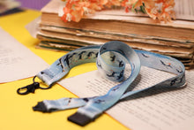 Lade das Bild in den Galerie-Viewer, Schlüsselband - Pinguine im Schnee - Eselspinguin - Sicherheitsverschluss - Eigene Illustrationen - Weihnachtsgeschenk - Nikolaus - Wichteln