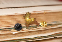 Lade das Bild in den Galerie-Viewer, Emaille Pin - Minipin - Rentier - Weihnachten - Adventskalender befüllen