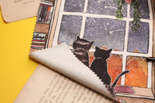 Lade das Bild in den Galerie-Viewer, Reinigungstuch - Katzen am Fenster - Bücherregal - Bücher - Microfasertuch für Brille, Bildschirm und Objektiv - Eigene Illustration