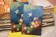 Lade das Bild in den Galerie-Viewer, Emaille Pin - Minipin - Stern - Kleiner Stern mit Perlmutt Schimmer - Gold oder Silber - Freundschaft, Liebe, Familie, Arbeit