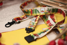 Lade das Bild in den Galerie-Viewer, Schlüsselband - Weihnachts Bücherregal - Sicherheitsverschluss - Eigene Illustrationen - Adventskalender befüllen - Weihnachtsfeier - xmas