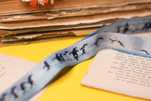 Lade das Bild in den Galerie-Viewer, Schlüsselband - Pinguine im Schnee - Eselspinguin - Sicherheitsverschluss - Eigene Illustrationen - Weihnachtsgeschenk - Nikolaus - Wichteln