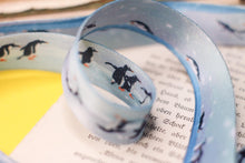 Lade das Bild in den Galerie-Viewer, Schlüsselband - Pinguine im Schnee - Eselspinguin - Sicherheitsverschluss - Eigene Illustrationen - Weihnachtsgeschenk - Nikolaus - Wichteln