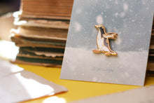 Lade das Bild in den Galerie-Viewer, Emaille Pin - Minipin - Pinguin - Weihnachten - Adventskalender befüllen