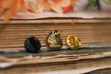 Lade das Bild in den Galerie-Viewer, Emaille Pin - Shima-enaga - Schwanzmeise - Japanese Snow Fairy Bird - Kleine Meise - Special Edition - Filler Pin