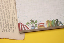 Lade das Bild in den Galerie-Viewer, Notizblock - Regenbogen Bücherregal - Block für Leseratten - Briefpapier - DIN A5 - 50 Seiten - kariert