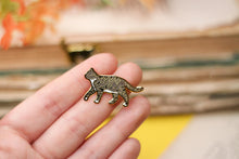 Lade das Bild in den Galerie-Viewer, Emaille Pin - Mister Paws und Baloo - Katzen Minipin - Einzeln oder als Set für zwei - Special Edition - Filler Pin