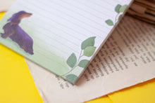 Lade das Bild in den Galerie-Viewer, Notizblock - Dackel mit Eukalyptus - A6 - 50 Seiten - liniert - Notizzettel