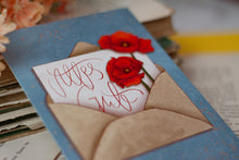 Lade das Bild in den Galerie-Viewer, Postkarte - Alles Gute - Mohnblume in Briefumschlag