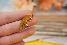 Lade das Bild in den Galerie-Viewer, Emaille Pin - Minipin - Fuchs springend - Tiny Little Forest Kollektion