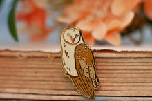 Lade das Bild in den Galerie-Viewer, Emaille Pin - Minipin - Schleiereule - Little Birdies Collection