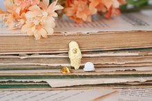 Lade das Bild in den Galerie-Viewer, Emaille Pin - Minipin - Schleiereule - Little Birdies Collection