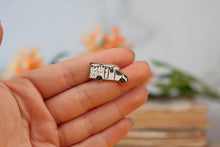 Lade das Bild in den Galerie-Viewer, Emaille Pin - Minipin - Wohnmobil