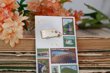 Lade das Bild in den Galerie-Viewer, Emaille Pin - Minipin - Wohnmobil