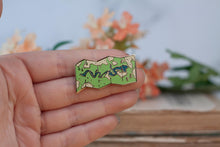 Lade das Bild in den Galerie-Viewer, Emaille Pin - Wanderkarte - Edersee Karte