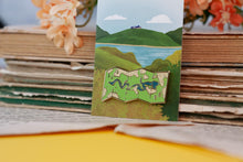 Lade das Bild in den Galerie-Viewer, Emaille Pin - Wanderkarte - Edersee Karte