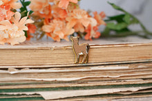 Lade das Bild in den Galerie-Viewer, Emaille Pin - Minipin - Reh - Tiny Little Forest Kollektion