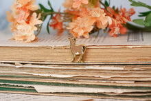 Lade das Bild in den Galerie-Viewer, Emaille Pin - Minipin - Reh - Tiny Little Forest Kollektion