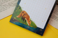 Lade das Bild in den Galerie-Viewer, Notizblock - Fuchs am Wasser mit Glühwürmchen - A6 - 50 Seiten - kariert - Notizzettel