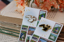 Lade das Bild in den Galerie-Viewer, Emaille Pin - Minipin - Schwan - Schwarz oder Weiß