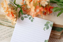 Lade das Bild in den Galerie-Viewer, Notizblock - Dackel mit Eukalyptus - A6 - 50 Seiten - liniert - Notizzettel