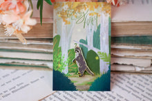 Lade das Bild in den Galerie-Viewer, Emaille Pin - Minipin - Waschbär stehend - Tiny Little Forest Kollektion