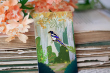 Lade das Bild in den Galerie-Viewer, Emaille Pin - Minipin - Elster - Tiny Little Forest Kollektion