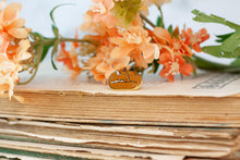 Lade das Bild in den Galerie-Viewer, Emaille Pin - Minipin - Fuchs schlafend - Tiny Little Forest Kollektion