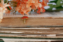 Lade das Bild in den Galerie-Viewer, Emaille Pin - Minipin - Fliegenpilz - Roter Pilz - Tiny Little Forest Kollektion