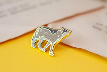 Lade das Bild in den Galerie-Viewer, Emaille Pin - Minipin - Wolf - Tiny Little Forest Kollektion