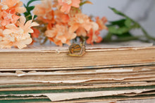 Lade das Bild in den Galerie-Viewer, Emaille Pin - Minipin - Schnecke - Tiny Little Forest Kollektion