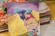 Lade das Bild in den Galerie-Viewer, Postkarte - Frau mit Hund lesend - Golden Retriever - Eigene Illustration - Handgemalt